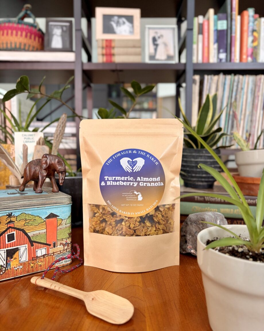 Turmeric, Almond & Blueberry Granola